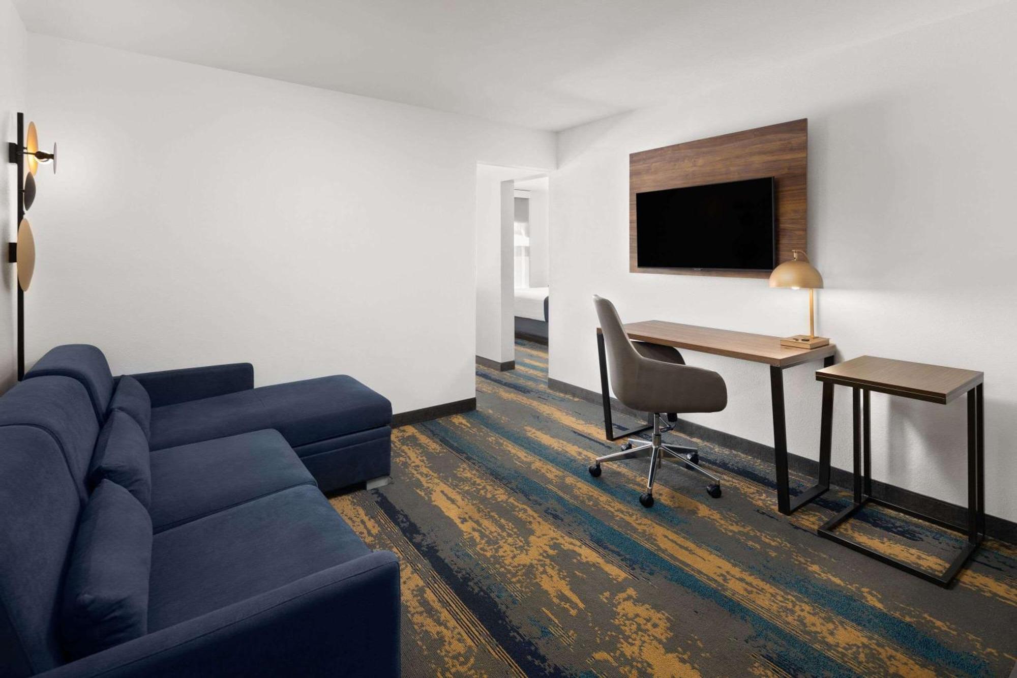 Two-Bedroom Suite Non-Smoking,1607225434:JPEG